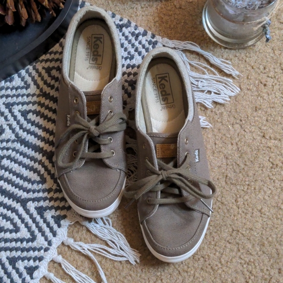 🌼Size 7 - Olive Keds Sneaker Shoes with Laces🌼 - Picture 6 of 9
